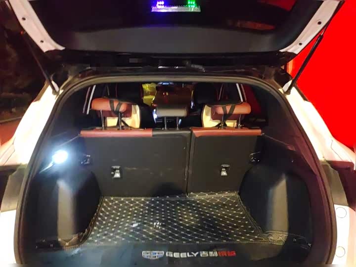 Фото 10 - Geely Coolray