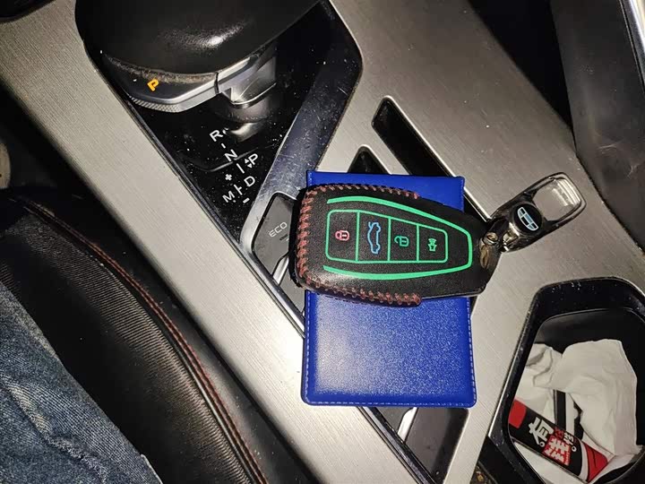 Фото 12 - Geely Coolray