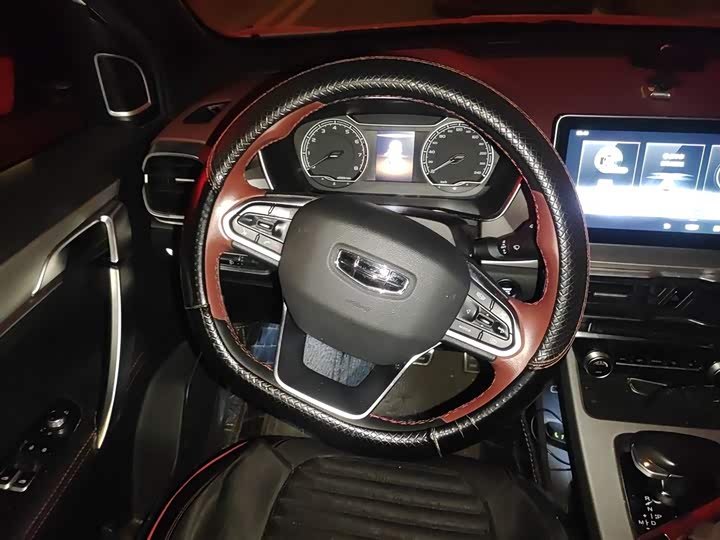 Фото 3 - Geely Coolray