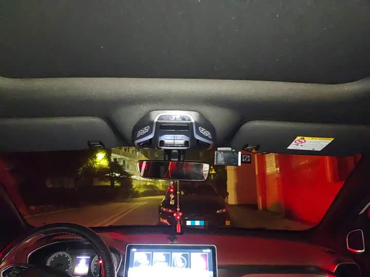 Фото 9 - Geely Coolray