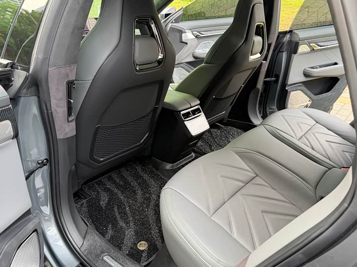 Фото 10 - Zeekr 001