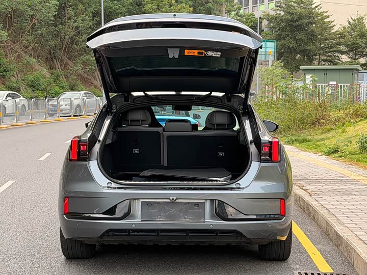 Фото 13 - Zeekr 001