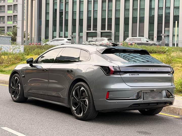 Фото 14 - Zeekr 001