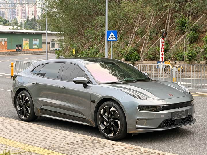 Фото 2 - Zeekr 001