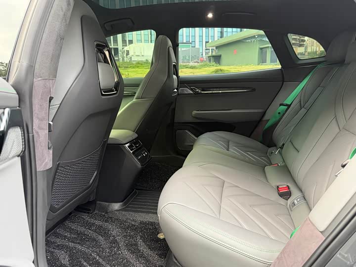 Фото 4 - Zeekr 001