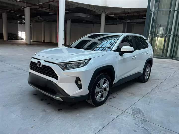 Фото 1 - Toyota RAV4