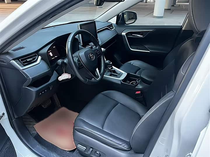 Фото 13 - Toyota RAV4