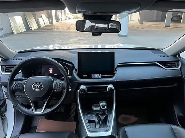 Фото 14 - Toyota RAV4