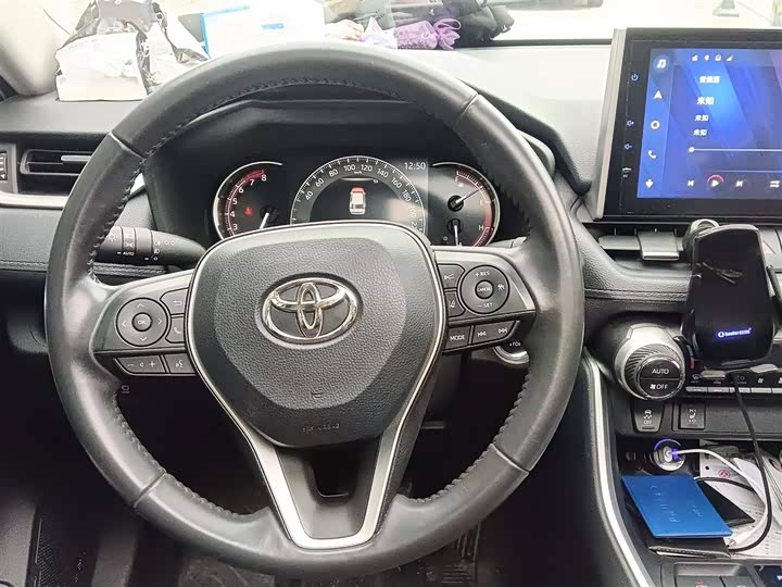 Фото 3 - Toyota RAV4