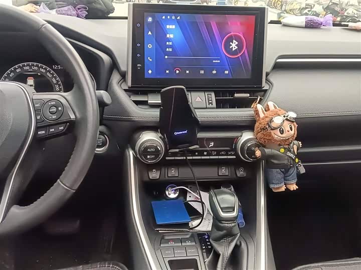 Фото 6 - Toyota RAV4