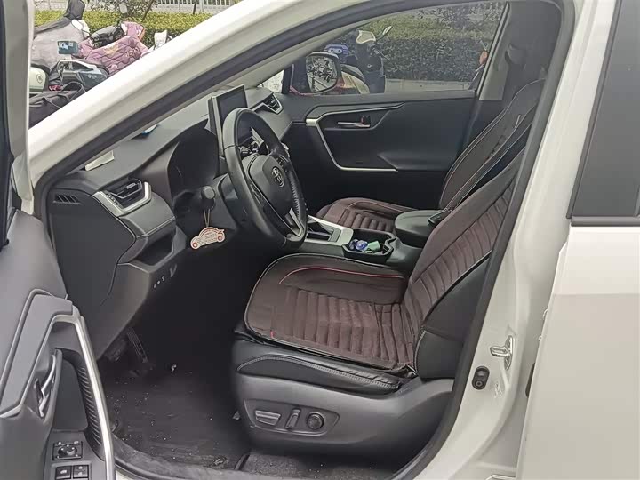 Фото 8 - Toyota RAV4