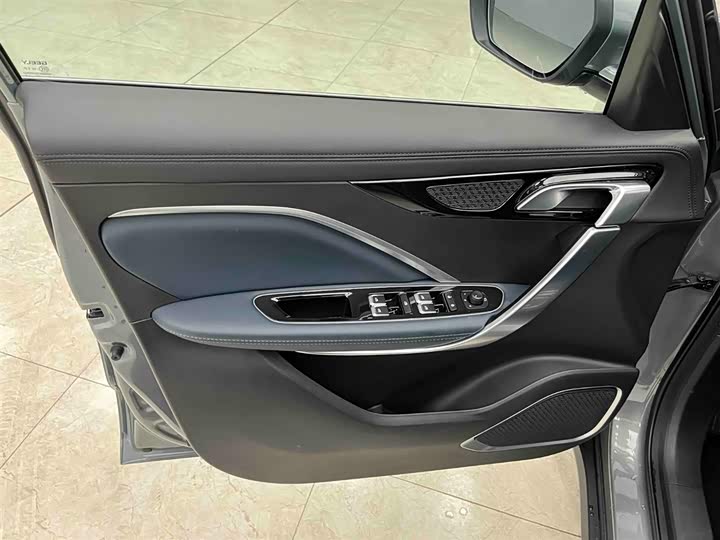 Фото 10 - Geely Jiaji