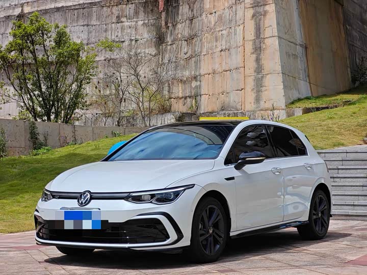 Фото 1 - Volkswagen Golf