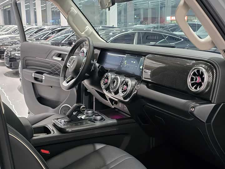 Фото 12 - Tank 300