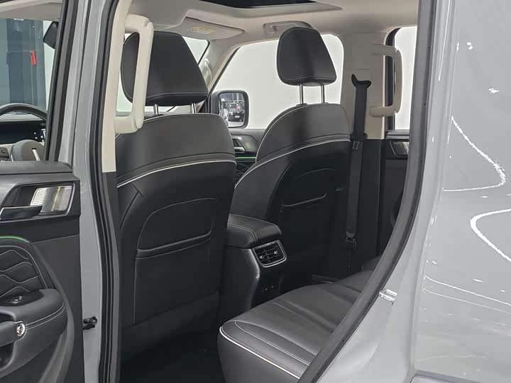 Фото 9 - Tank 300