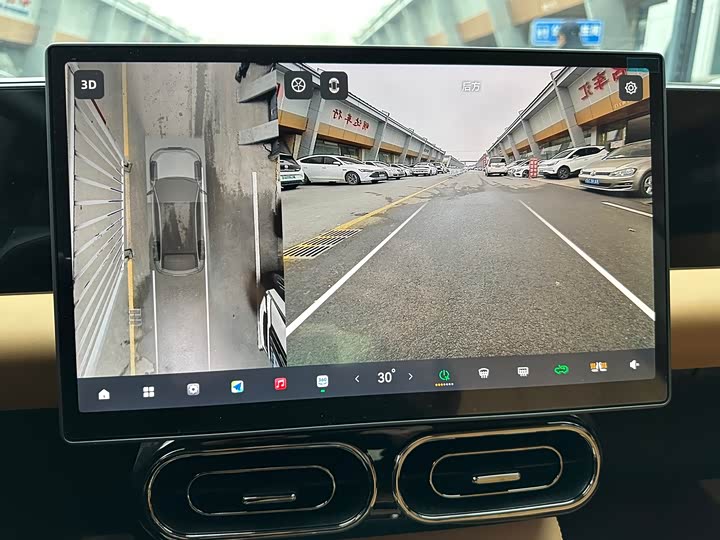 Фото 12 - Leapmotor C11