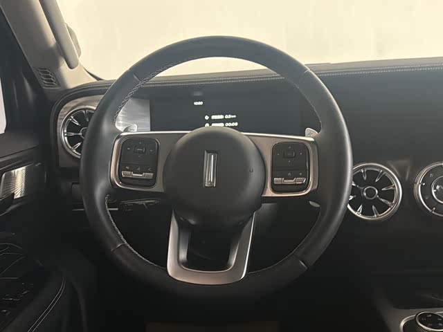 Фото 14 - Tank 300