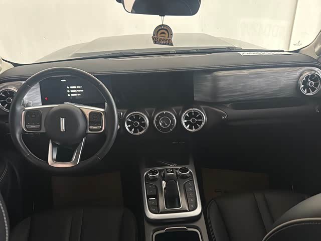 Фото 8 - Tank 300