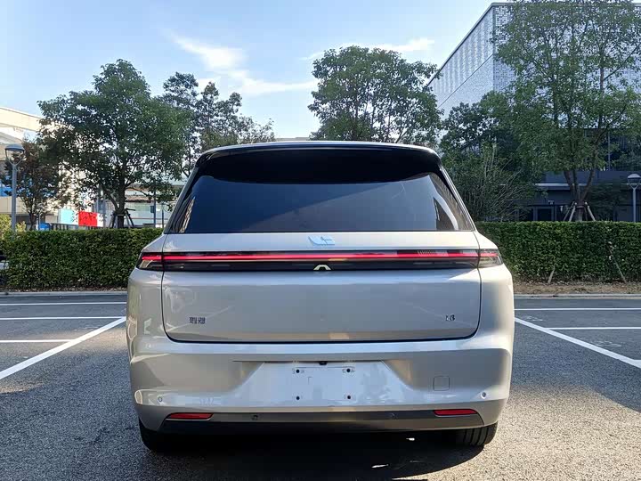 Фото 16 - LiXiang L8