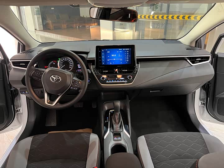 Фото 11 - Toyota Corolla