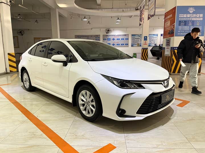 Фото 3 - Toyota Corolla