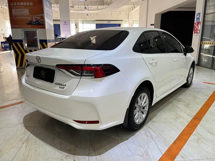 Фото 4 - Toyota Corolla