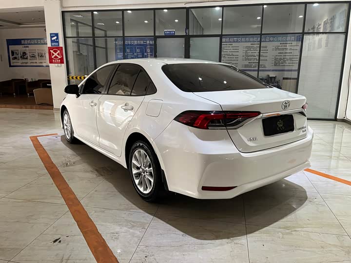 Фото 6 - Toyota Corolla