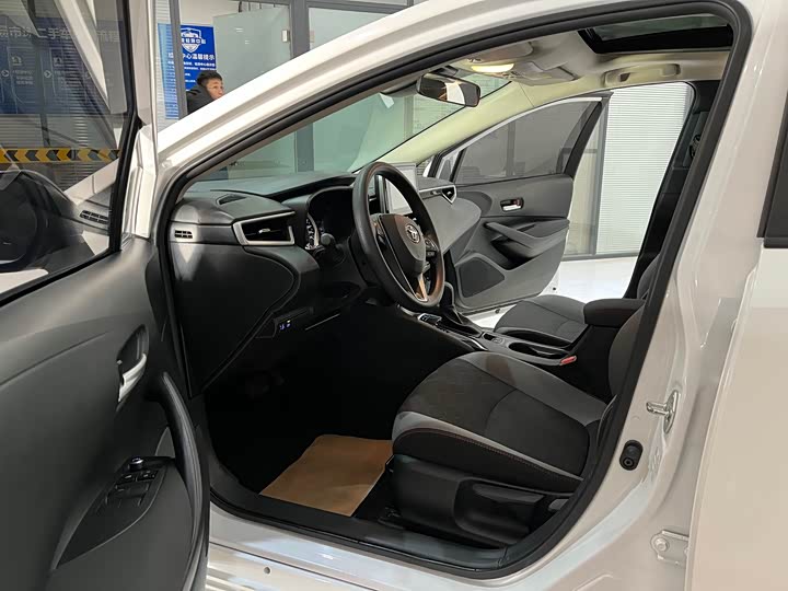 Фото 8 - Toyota Corolla