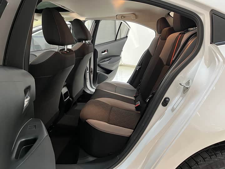 Фото 9 - Toyota Corolla