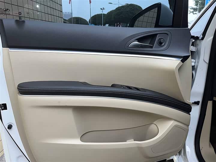 Фото 9 - Buick GL8 ES