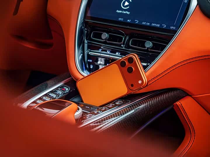 Фото 4 - Aston Martin DBX