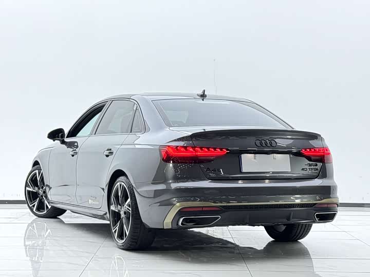 Фото 18 - Audi A4L