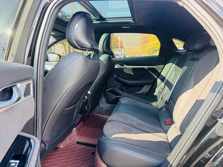 Фото 5 - Geely Preface