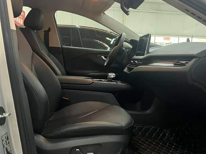 Фото 5 - Hongqi E-QM5