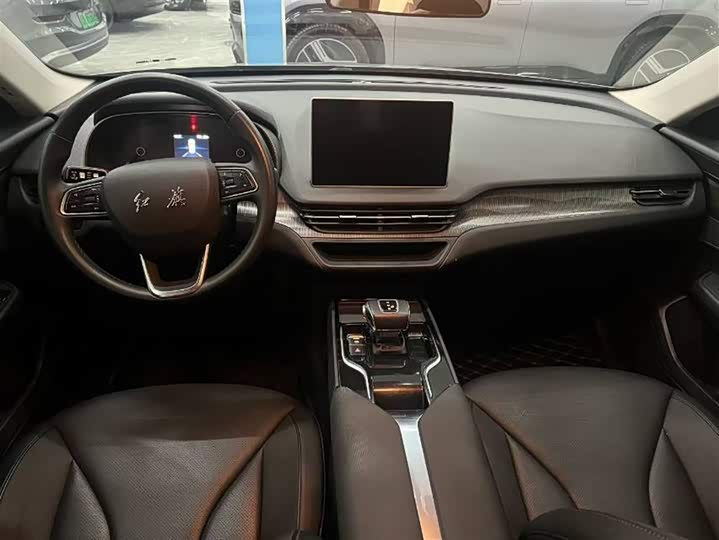 Фото 8 - Hongqi E-QM5