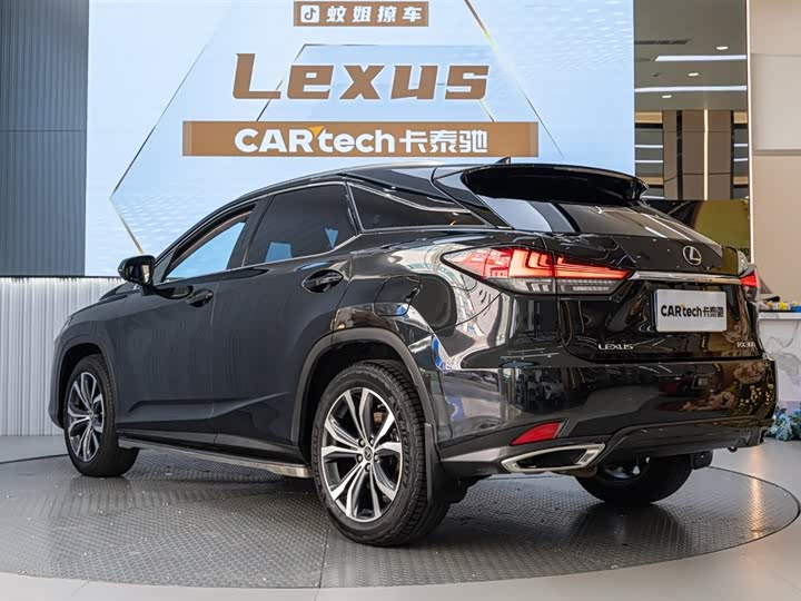 Фото 4 - Lexus RX
