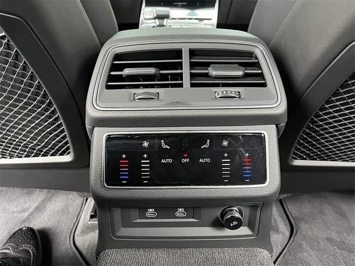 Фото 12 - Audi A6L