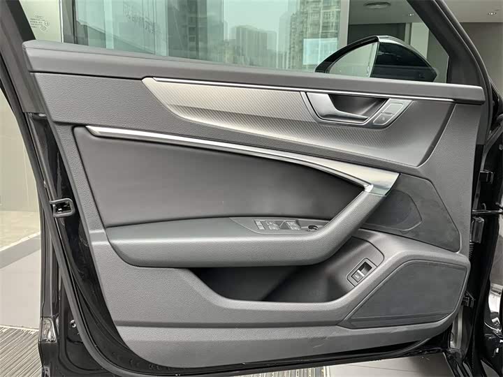 Фото 14 - Audi A6L