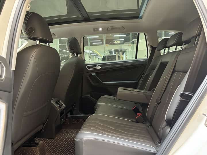 Фото 13 - Volkswagen Tiguan L Pro