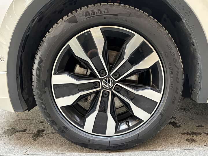 Фото 14 - Volkswagen Tiguan L Pro