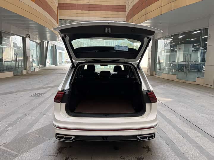 Фото 16 - Volkswagen Tiguan L Pro