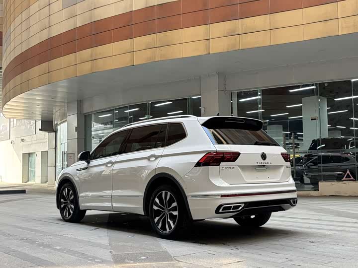 Фото 4 - Volkswagen Tiguan L Pro