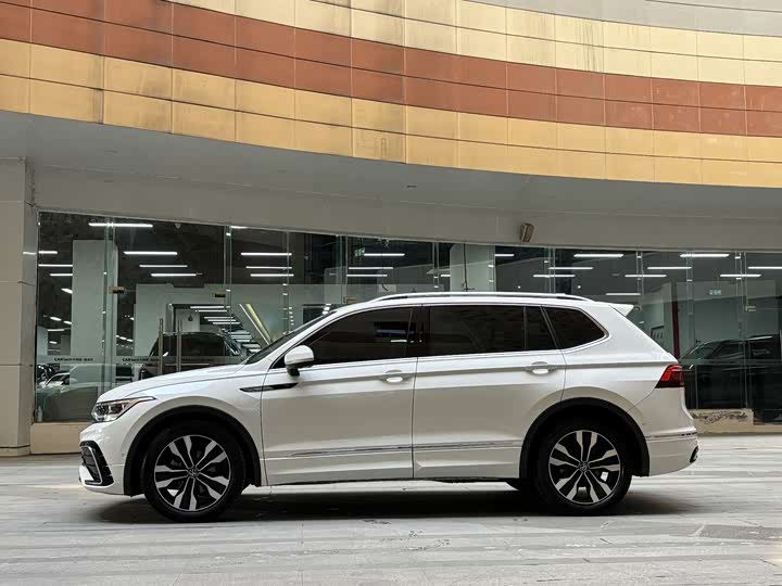 Фото 7 - Volkswagen Tiguan L Pro