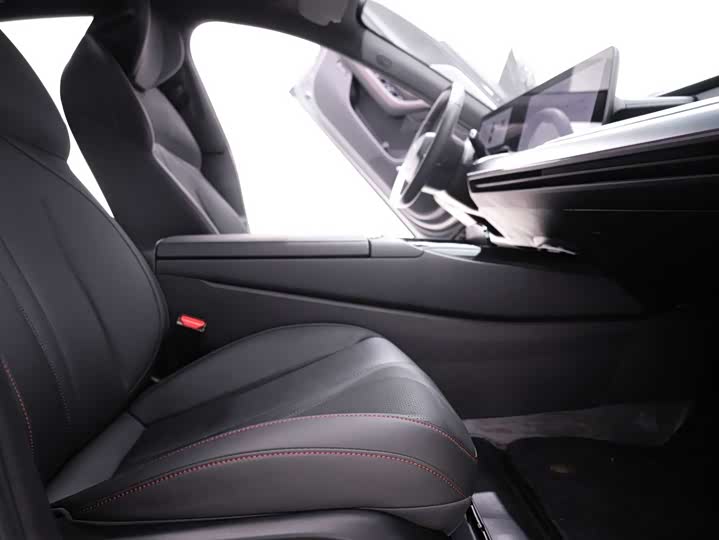 Фото 17 - XPeng P7