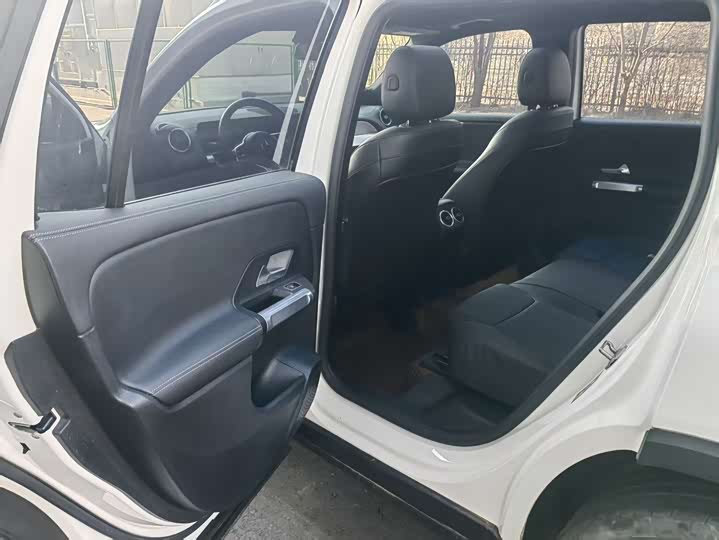 Фото 10 - Mercedes-Benz GLB-Class