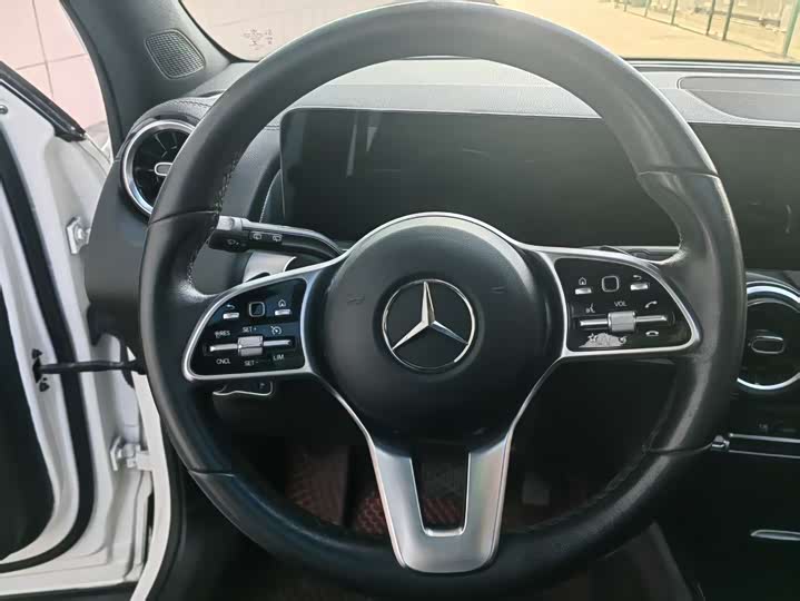 Фото 14 - Mercedes-Benz GLB-Class