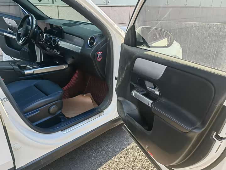 Фото 17 - Mercedes-Benz GLB-Class