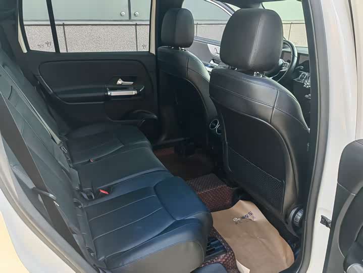 Фото 18 - Mercedes-Benz GLB-Class