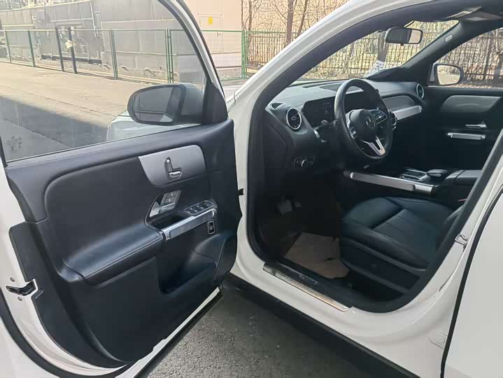 Фото 8 - Mercedes-Benz GLB-Class