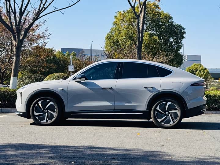 Фото 12 - Nio EC6